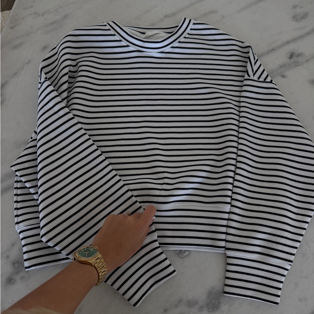 Abercrombie & Fitch Black and White Striped Sweater